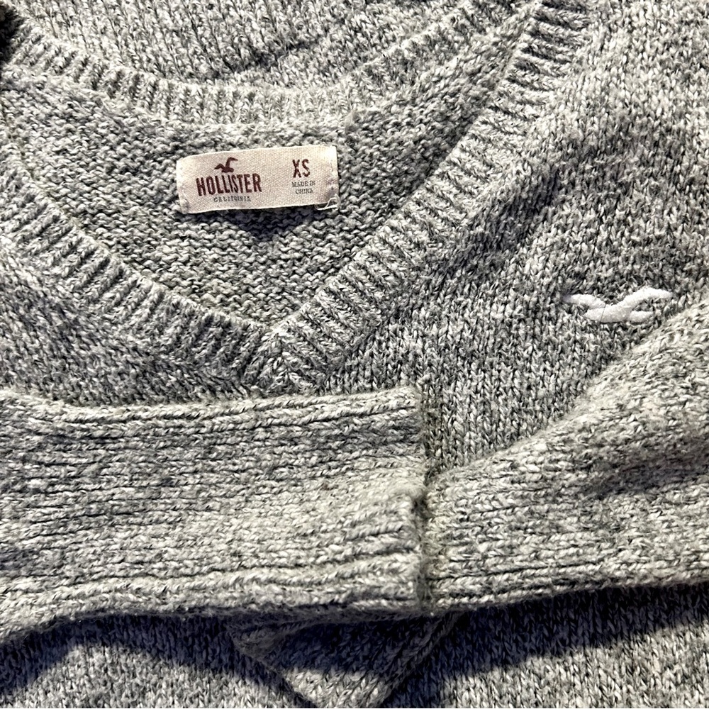 Womens XS Hollister Long Sleeve Thick Knit Sweater Gray Soft V Neck